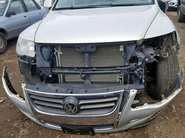 WVGBE77L28D039854 - 2008 VOLKSWAGEN TOUAREG 2 SILVER photo 9
