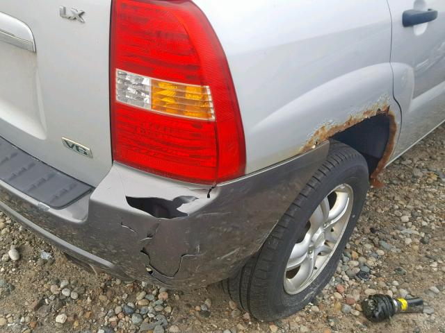 KNDJE723977354638 - 2007 KIA SPORTAGE E SILVER photo 9