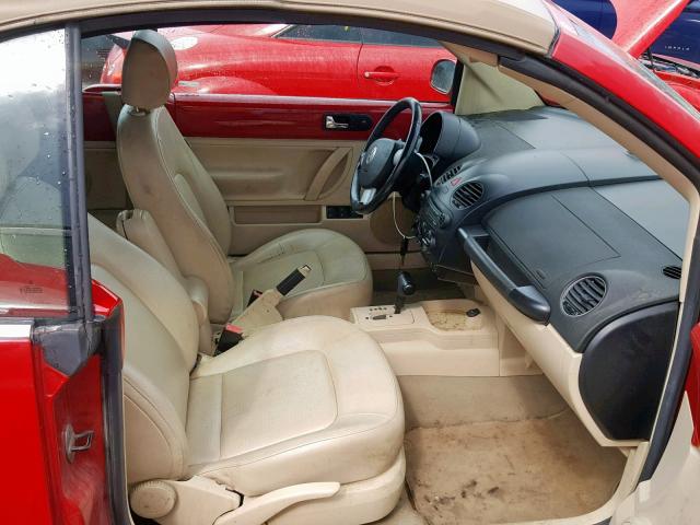 3VWRW3AL0AM002780 - 2010 VOLKSWAGEN NEW BEETLE მუქწითელი ფოტო 5