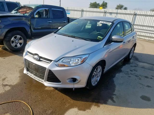 1FAHP3M21CL337832 - 2012 FORD FOCUS SEL SILVER photo 2