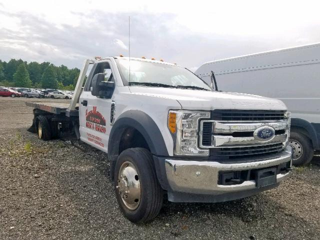 1FDUF5GY8HEF33233 - 2017 FORD F550 SUPER WHITE photo 1