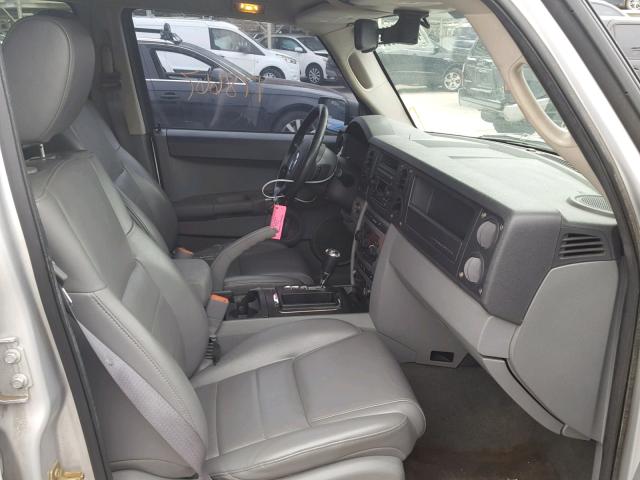 1J8HG48K66C252461 - 2006 JEEP COMMANDER SILVER photo 5