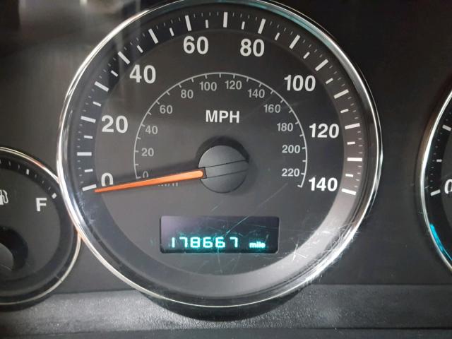 1J8HG48K66C252461 - 2006 JEEP COMMANDER SILVER photo 8