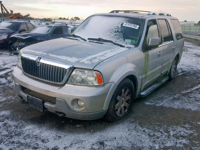 5LMFU28R73LJ51359 - 2003 LINCOLN NAVIGATOR Argent photo 2
