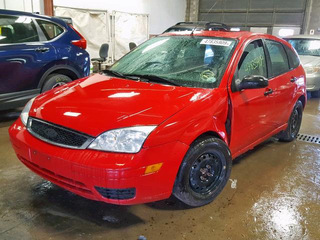 1FAFP37N46W174447 - 2006 FORD FOCUS ZX5 RED photo 2