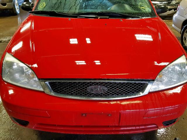 1FAFP37N46W174447 - 2006 FORD FOCUS ZX5 RED photo 7
