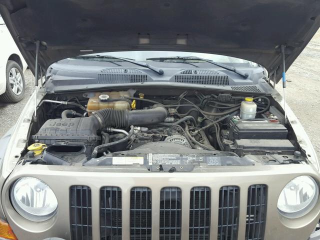 1J8GL38K55W561627 - 2005 JEEP LIBERTY RE BROWN photo 7