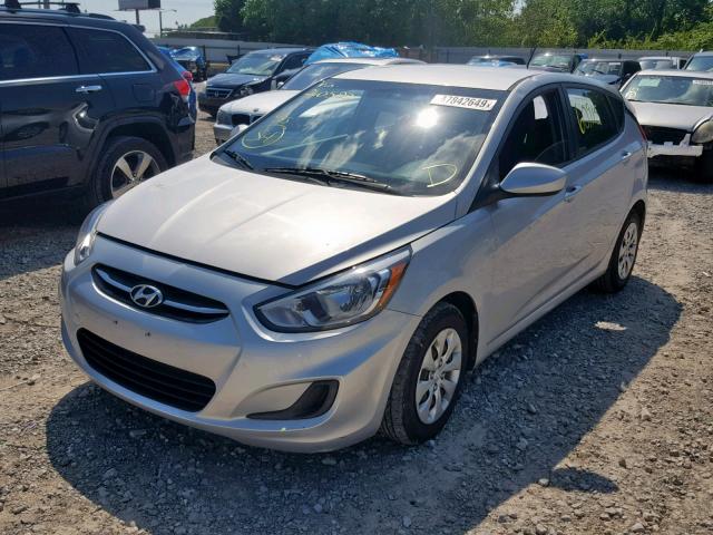 KMHCT5AE5GU260520 - 2016 HYUNDAI ACCENT SE SILVER photo 2