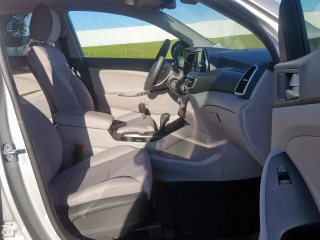 KM8J2CA41KU855315 - 2019 HYUNDAI TUCSON SE SILVER photo 5