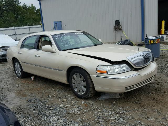 1LNHM83W83Y687235 - 2003 LINCOLN TOWN CAR C CREAM photo 1