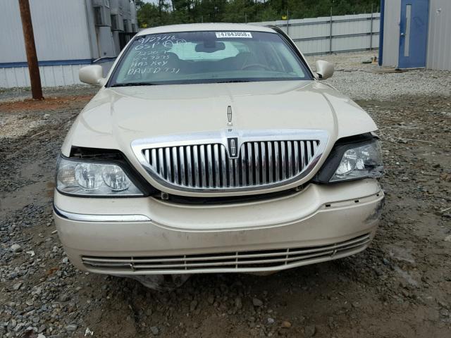 1LNHM83W83Y687235 - 2003 LINCOLN TOWN CAR C CREAM photo 9