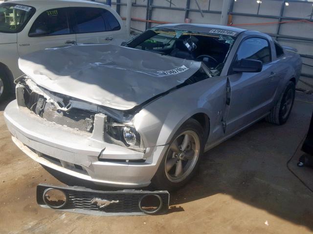 1ZVHT82H165264932 - 2006 FORD MUSTANG GT SILVER photo 2
