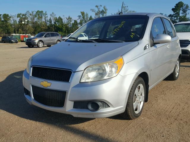 KL1TD66E49B326481 - 2009 CHEVROLET AVEO LS SILVER photo 2