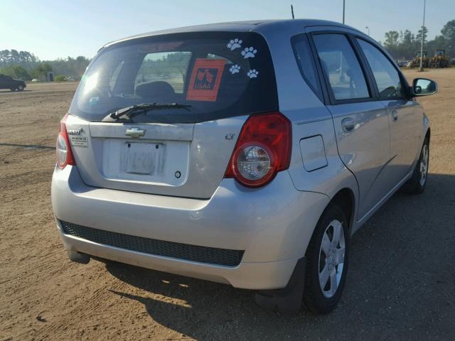 KL1TD66E49B326481 - 2009 CHEVROLET AVEO LS SILVER photo 4