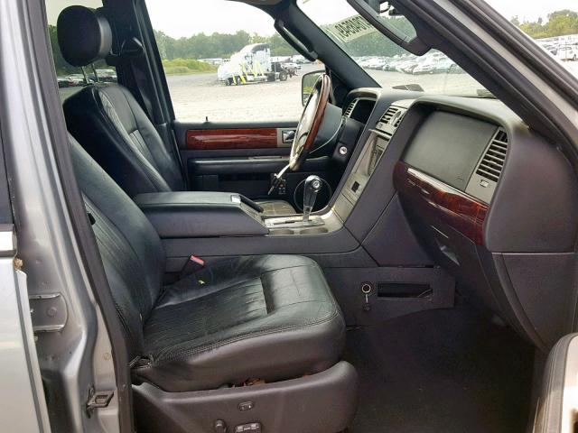5LMFU28596LJ08370 - 2006 LINCOLN NAVIGATOR Srebrny zdjęcie 5