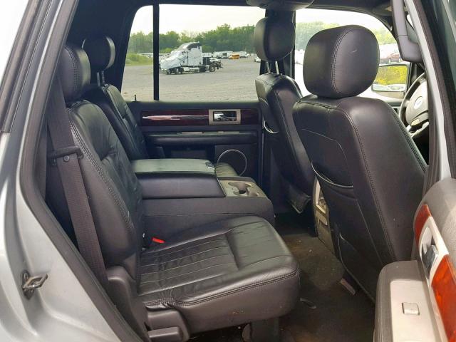 5LMFU28596LJ08370 - 2006 LINCOLN NAVIGATOR Srebrny zdjęcie 6