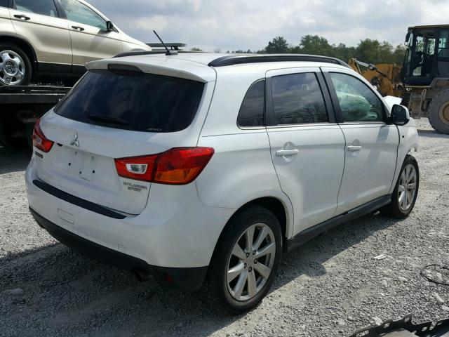 4A4AR4AUXFE018674 - 2015 MITSUBISHI OUTLANDER WHITE photo 4