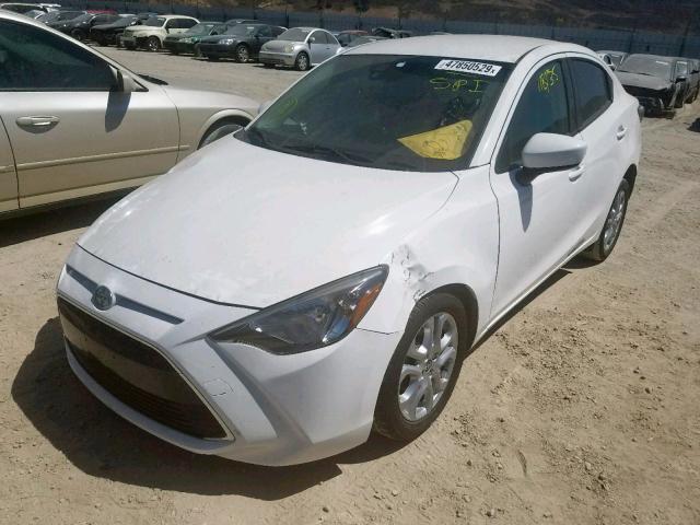 3MYDLBZV2GY131130 - 2016 TOYOTA SCION IA WHITE photo 2