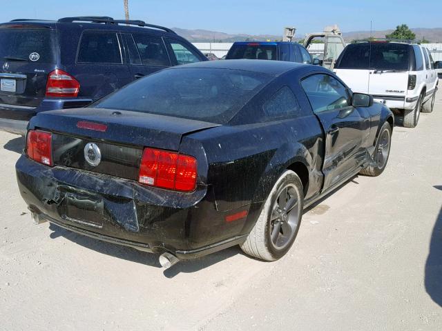 1ZVHT82H285187295 - 2008 FORD MUSTANG GT BLACK photo 4