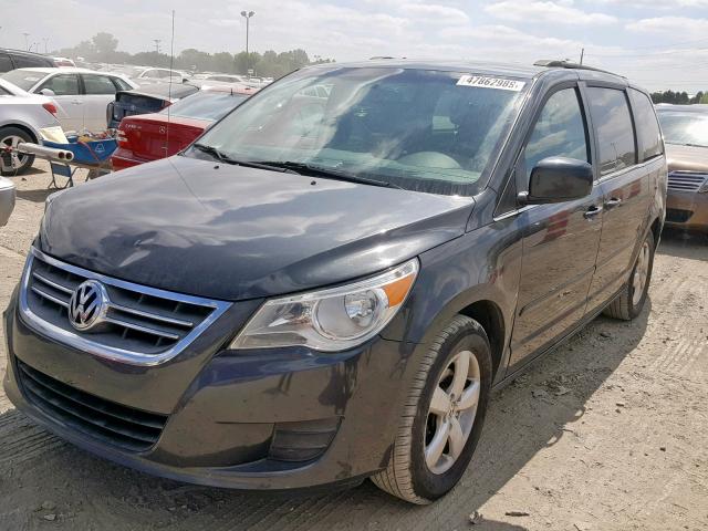 2V4RW3DG9BR717283 - 2011 VOLKSWAGEN ROUTAN SE GRAY photo 2