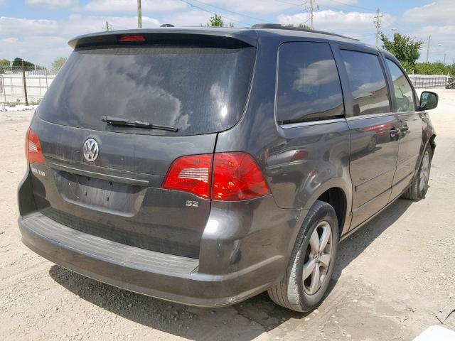 2V4RW3DG9BR717283 - 2011 VOLKSWAGEN ROUTAN SE GRAY photo 4