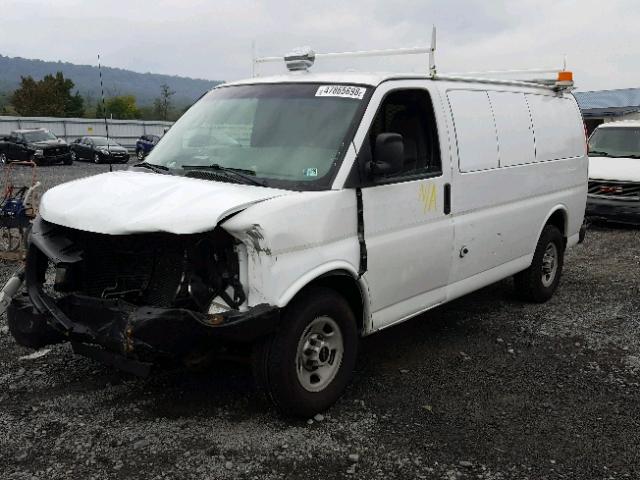 1GTHG35U361255644 - 2006 GMC SAVANA G35 WHITE photo 2