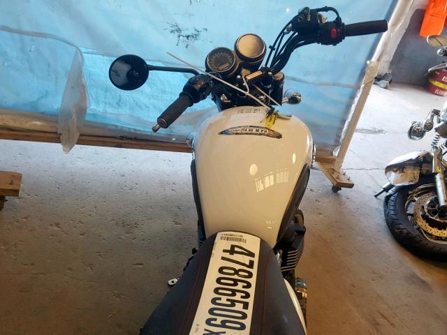 SMT910K14FT675112 - 2015 TRIUMPH MOTORCYCLE BONNEVILLE TWO TONE photo 5