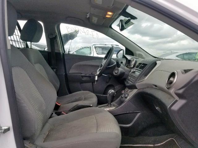 1G1JA6SH1F4203528 - 2015 CHEVROLET SONIC LS WHITE photo 5