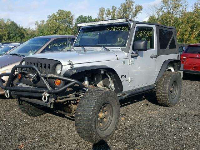 1J4FA24189L775089 - 2009 JEEP WRANGLER X SILVER photo 2