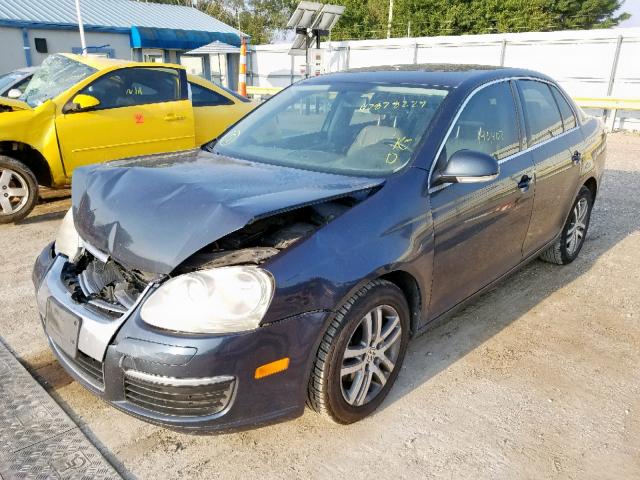 3VWDF71KX6M780195 - 2006 VOLKSWAGEN JETTA 2.5L GRAY photo 2