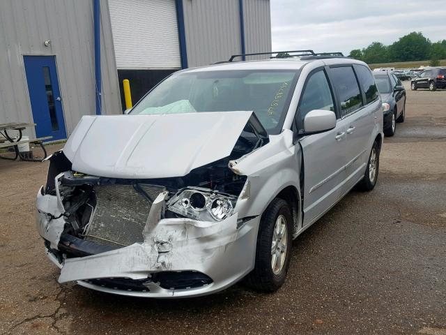 2A4RR5DG4BR782856 - 2011 CHRYSLER TOWN & COU SILVER photo 2