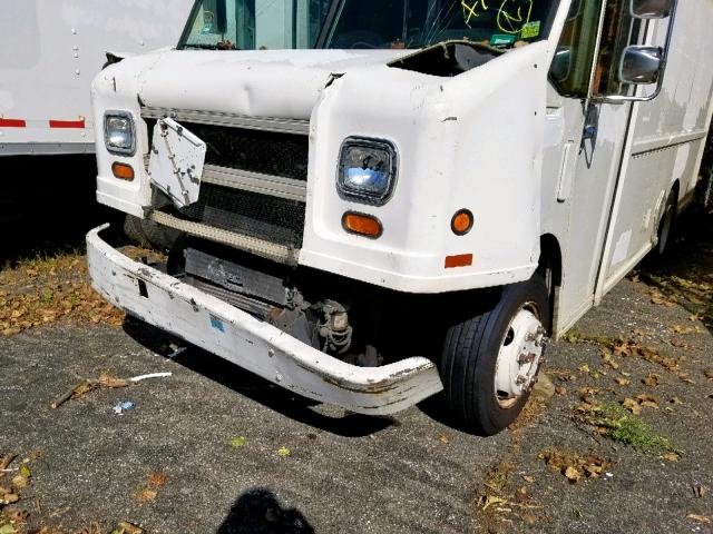 4UZA4FF4XYCF81344 - 2000 FREIGHTLINER CHASSIS M WHITE photo 9