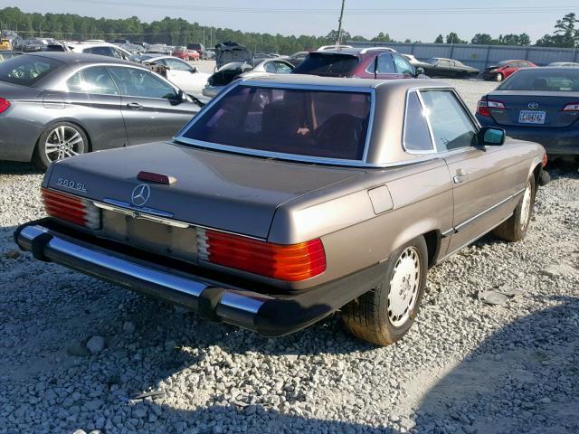 WDBBA48D8KA096962 - 1989 MERCEDES-BENZ 560 SL GOLD photo 4