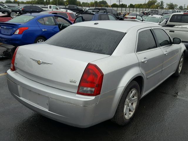 2C3KA53G96H350716 - 2006 CHRYSLER 300 TOURIN SILVER photo 4