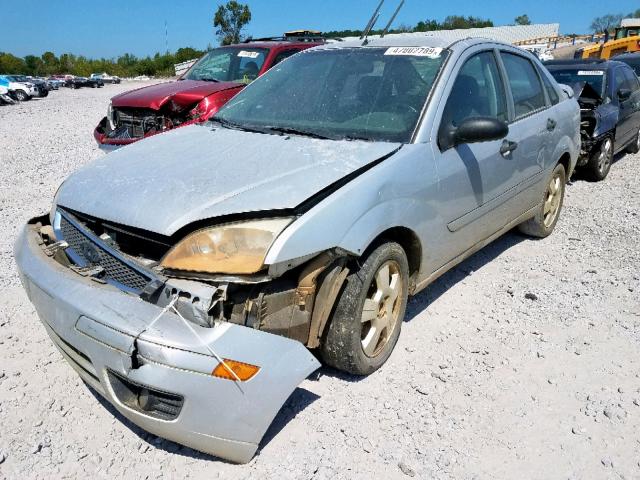 1FAHP34N87W200014 - 2007 FORD FOCUS ZX4 SILVER photo 2