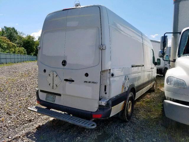 WD3PE8CB4B5578016 - 2011 MERCEDES-BENZ SPRINTER 2 WHITE photo 4