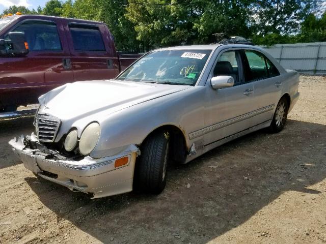 WDBJF65JXYB101567 - 2000 MERCEDES-BENZ E 320 SILVER photo 2