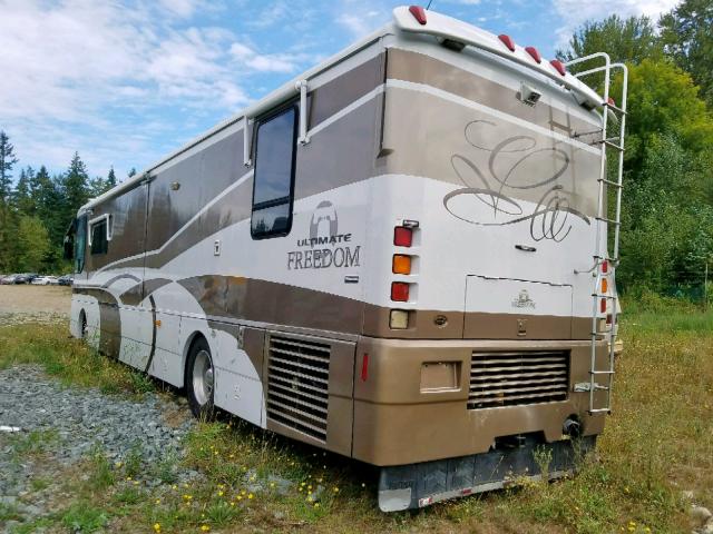 4UZ6XJCA5WC987455 - 1999 WINNEBAGO MOTORHOME WHITE photo 3