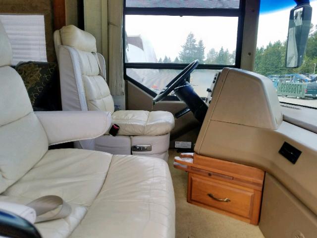 4UZ6XJCA5WC987455 - 1999 WINNEBAGO MOTORHOME WHITE photo 5