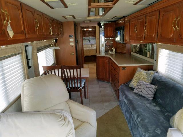 4UZ6XJCA5WC987455 - 1999 WINNEBAGO MOTORHOME WHITE photo 6