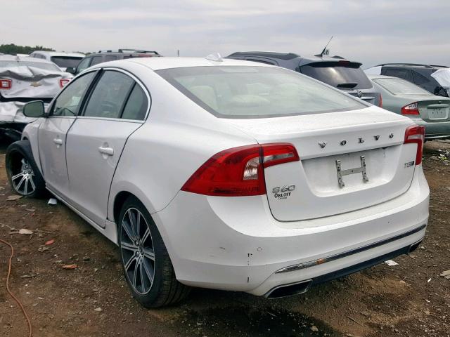 LYV402TM0JB173811 - 2018 VOLVO S60 PLATIN WHITE photo 3