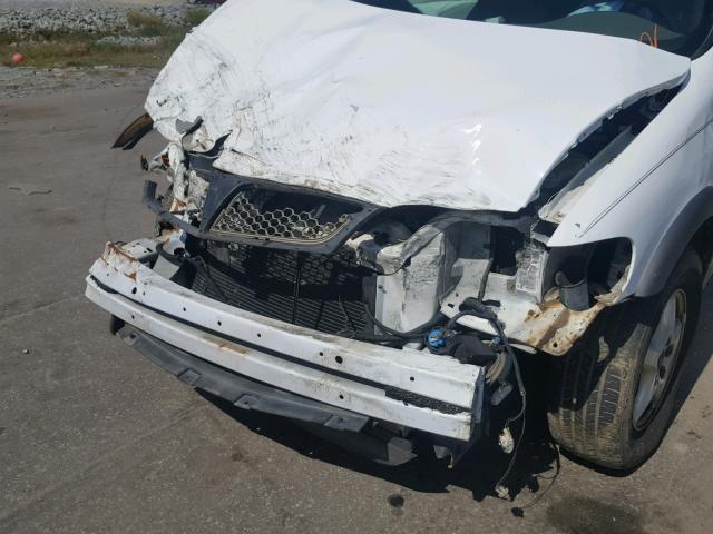 1GMDX03E52D278033 - 2002 PONTIAC MONTANA WHITE photo 10