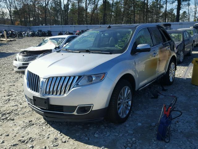 2LMDJ8JK8BBJ20868 - 2011 LINCOLN MKX SILVER photo 2