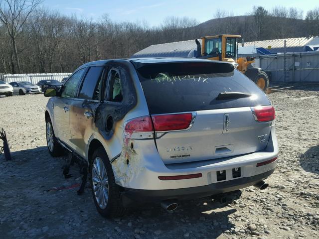 2LMDJ8JK8BBJ20868 - 2011 LINCOLN MKX SILVER photo 3