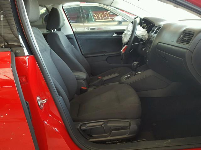 3VW2K7AJ4FM269138 - 2015 VOLKSWAGEN JETTA BASE RED photo 5