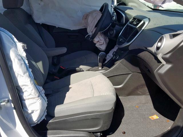 1G1JB5SH6J4136022 - 2018 CHEVROLET SONIC LS WHITE photo 5