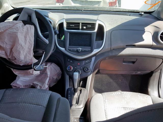 1G1JB5SH6J4136022 - 2018 CHEVROLET SONIC LS WHITE photo 9