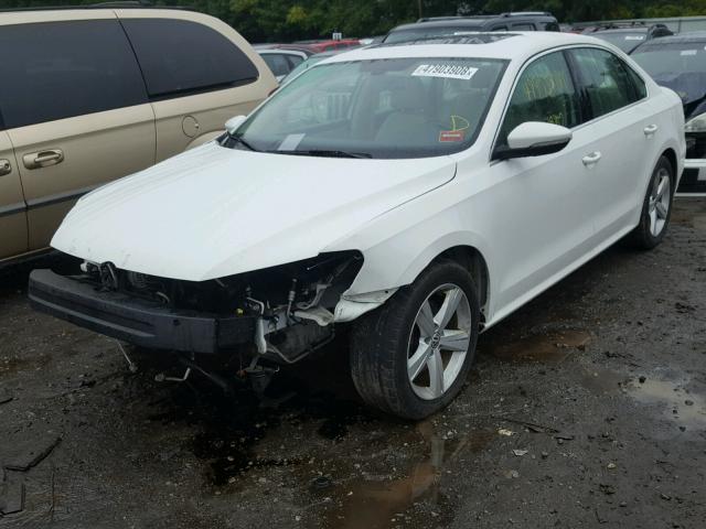 1VWBP7A36CC043439 - 2012 VOLKSWAGEN PASSAT SE WHITE photo 2