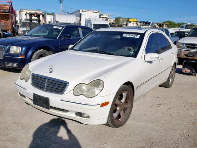 WDBRF61JX3A527492 - 2003 MERCEDES-BENZ C 240 WHITE photo 2