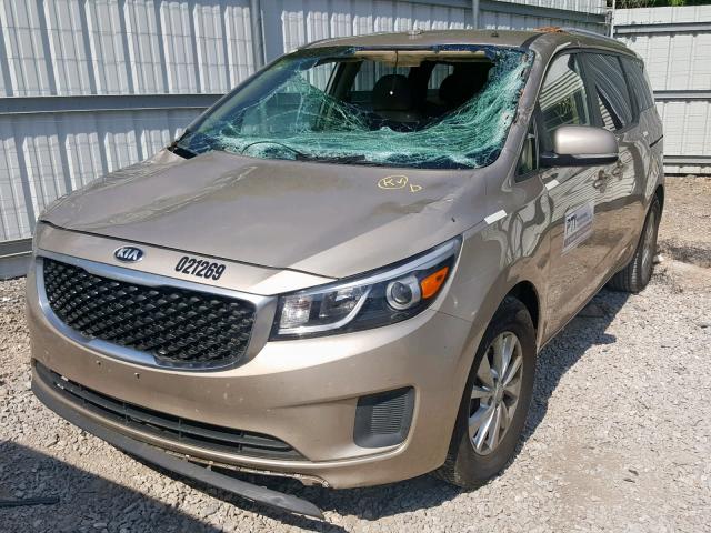 KNDMB5C10F6021269 - 2015 KIA SEDONA LX GOLD photo 2